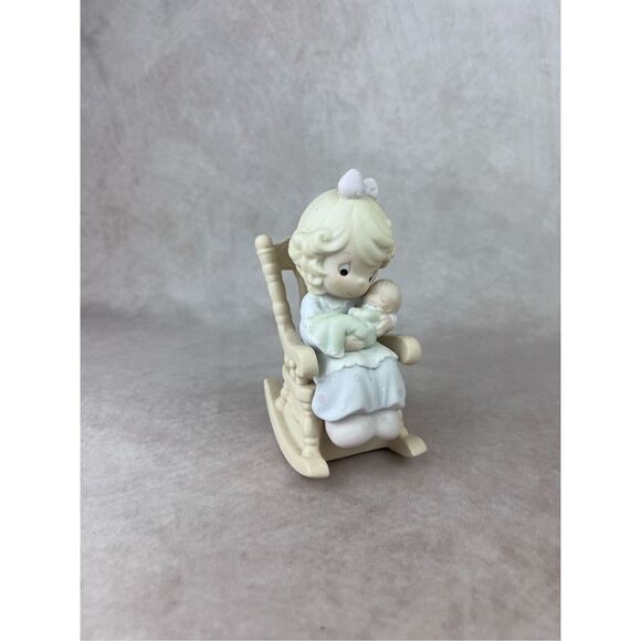 Precious Moments “Love Never Leaves A Mother’s Arms” Figurine 1995 #523941 - Picture 1 of 7